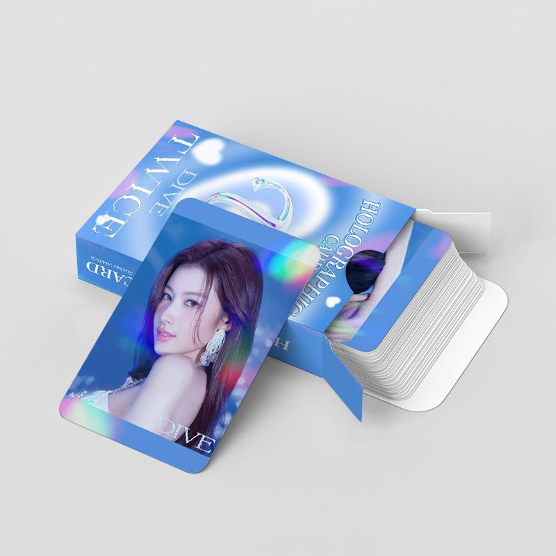 TWICE DIVE KIT - 124 TEILE (60 HOLOGRAFISCHE FOTOKARTEN + 64 STICKER)