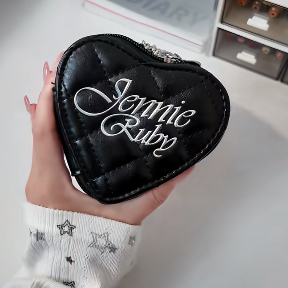 BLACKPINK JENNIE TASCHE