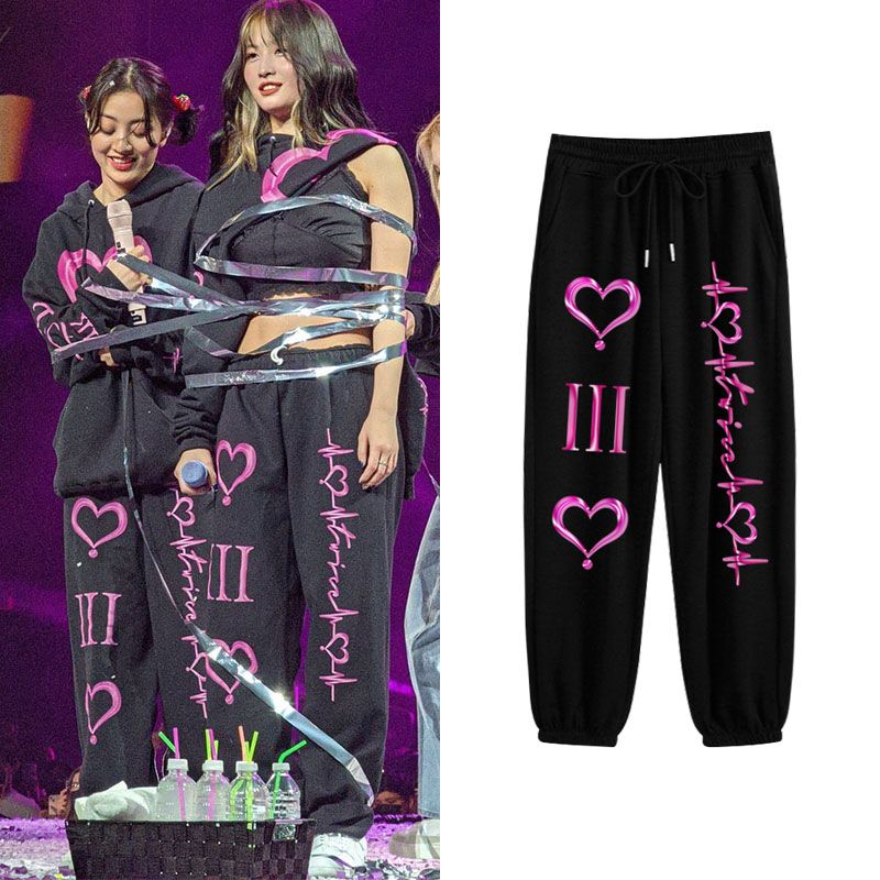 TWICE 4. WELTTOURNEE III KAPUZENPULLI UND HOSE SET