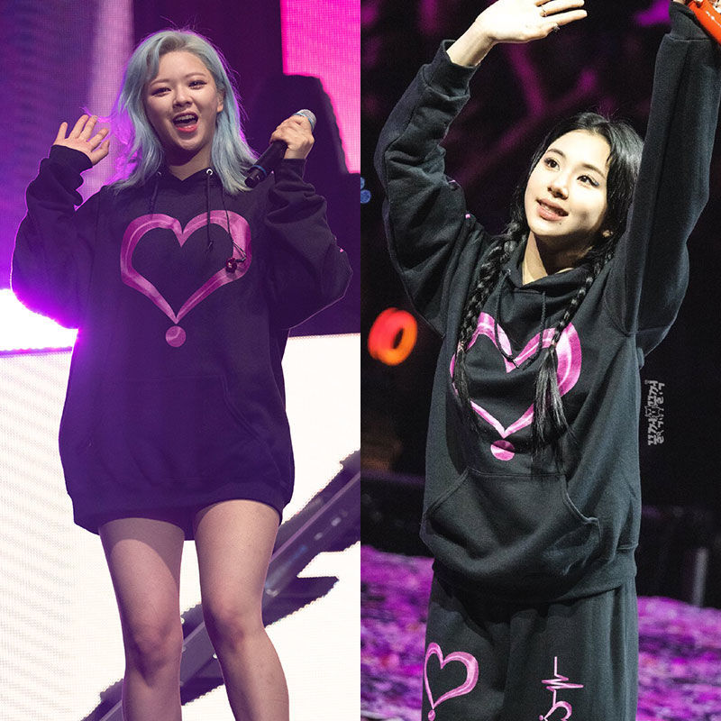 SUDADERA CON CAPUCHA TWICE WORLD TOUR III