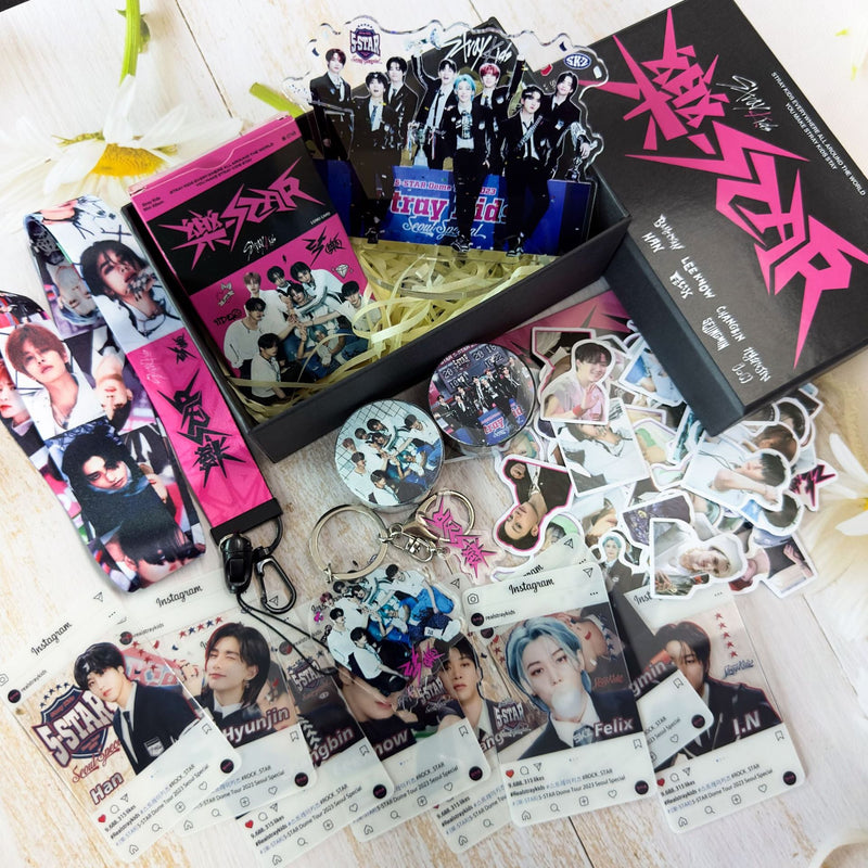 STRAY KIDS ROCK STAR/樂-STAR KIT CON 164 PIEZAS (¡CAJA DE REGALO CON VARIOS ARTÍCULOS!✨)