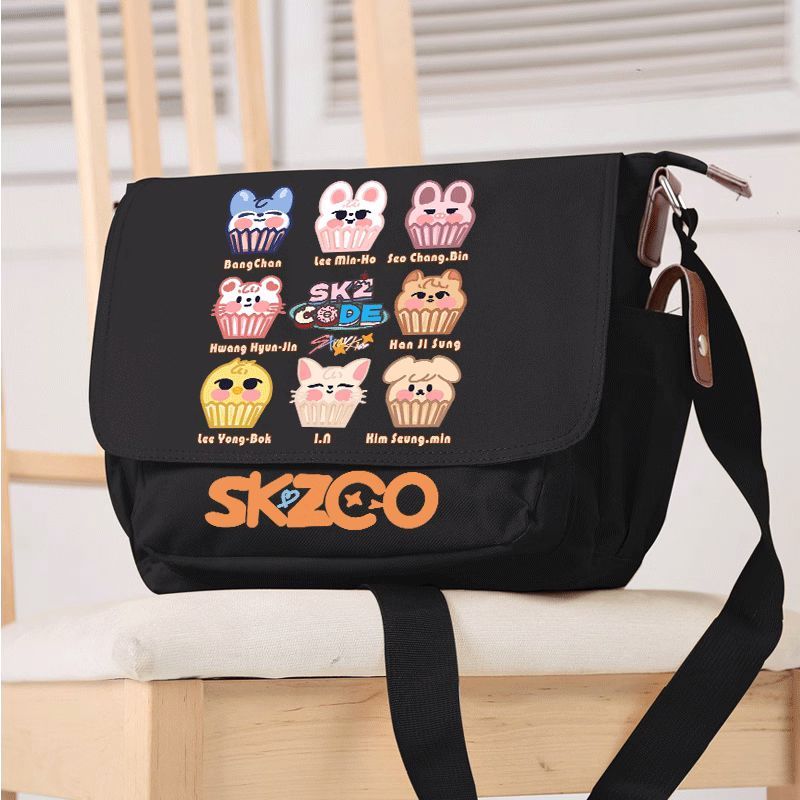 BOLSA SKZOO STRAY KIDS (blanco y negro)