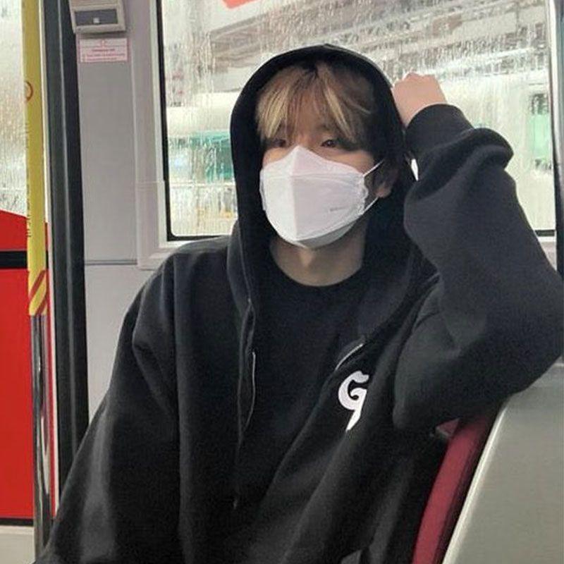 SUDADERA CON CAPUCHA DE STRAY KIDS