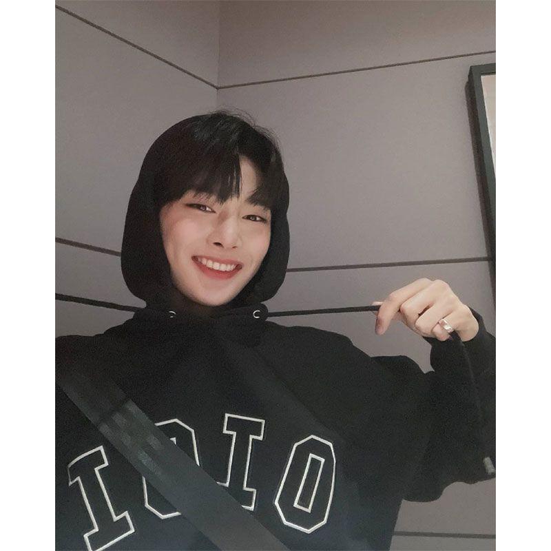 SUDADERA CON CAPUCHA DE STRAY KIDS