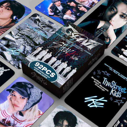 KIT GIGANTE STRAY KIDS 92 PIEZAS (60 TARJETAS FOTOGRÁFICAS + 32 PEGATINAS)