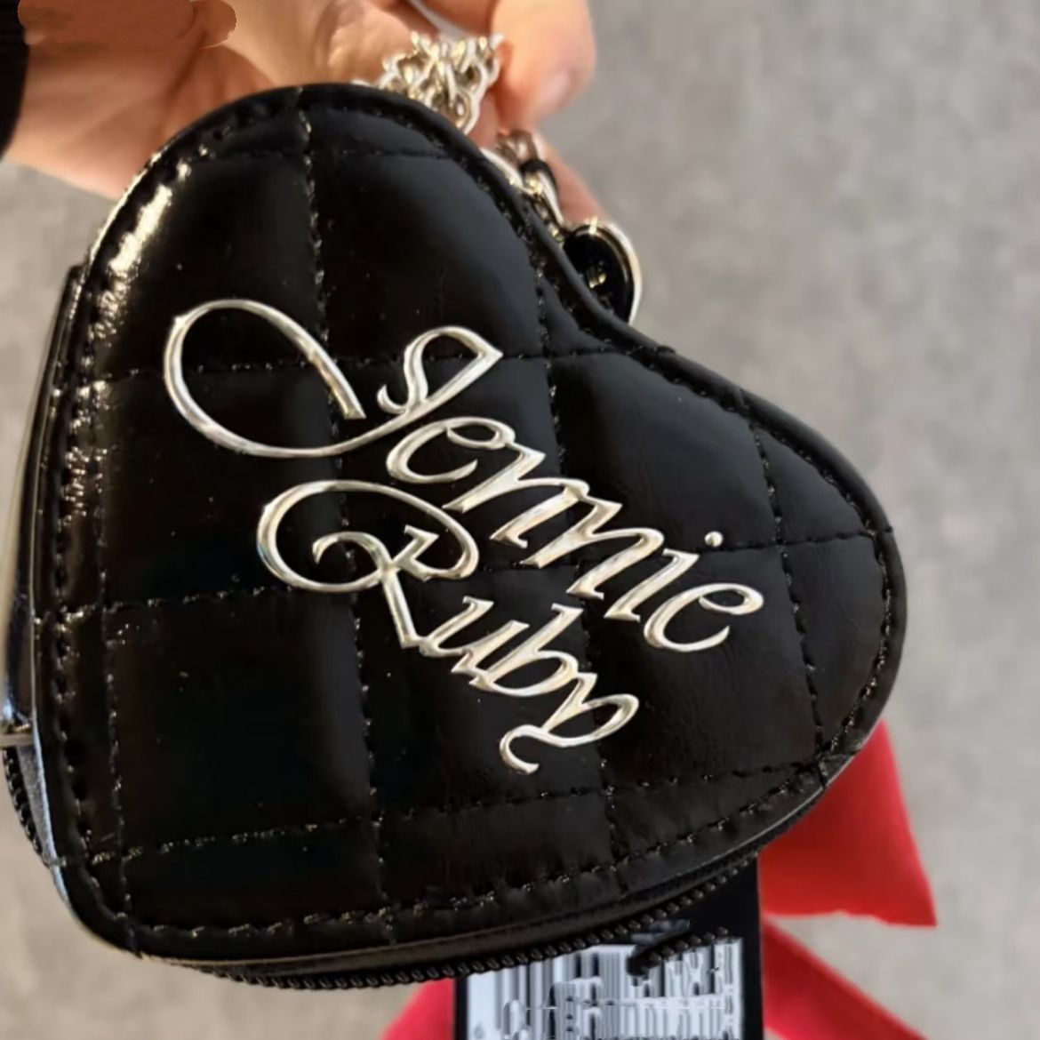 BLACKPINK JENNIE TASCHE
