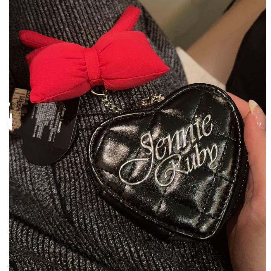 BLACKPINK JENNIE TASCHE