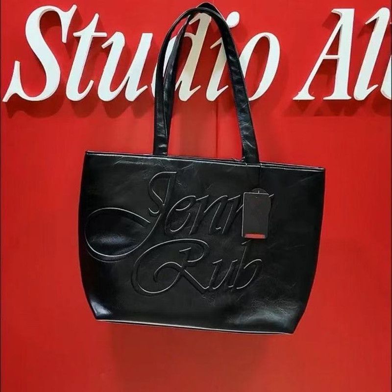 BLACKPINK JENNIE TASCHE