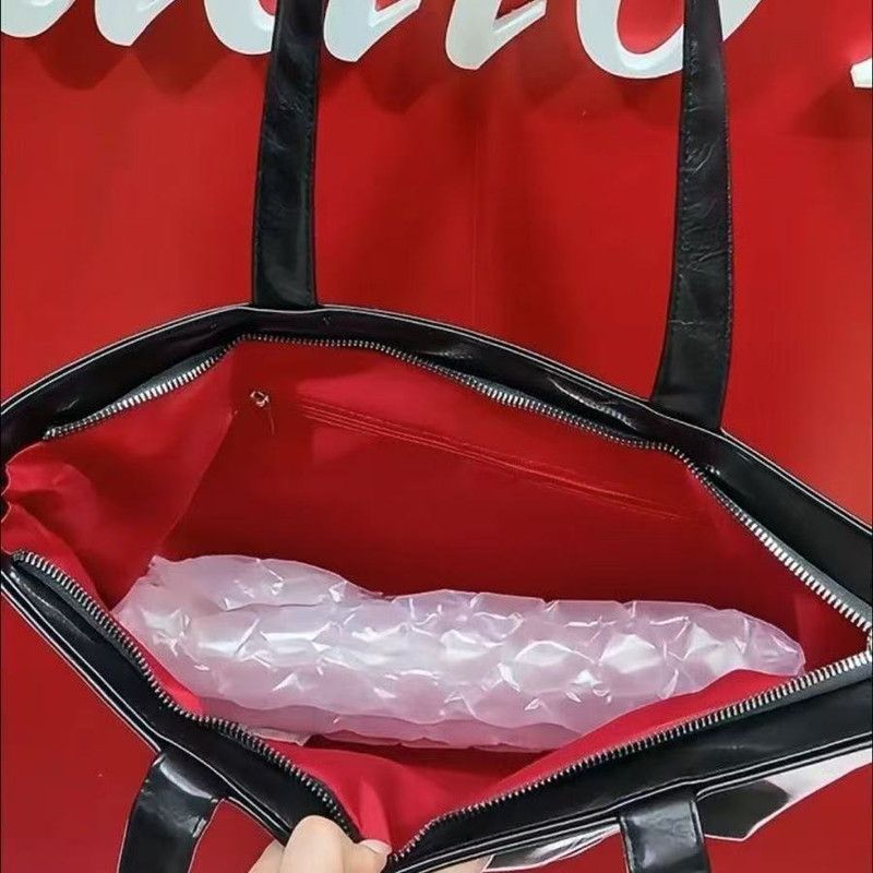 BLACKPINK JENNIE TASCHE