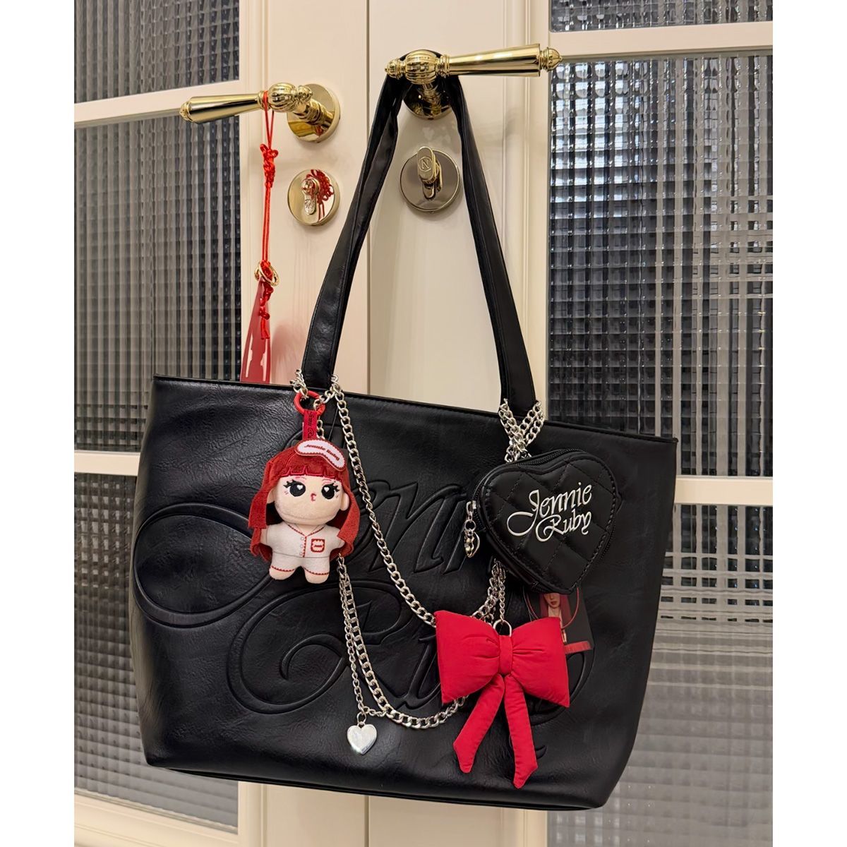BLACKPINK JENNIE TASCHE