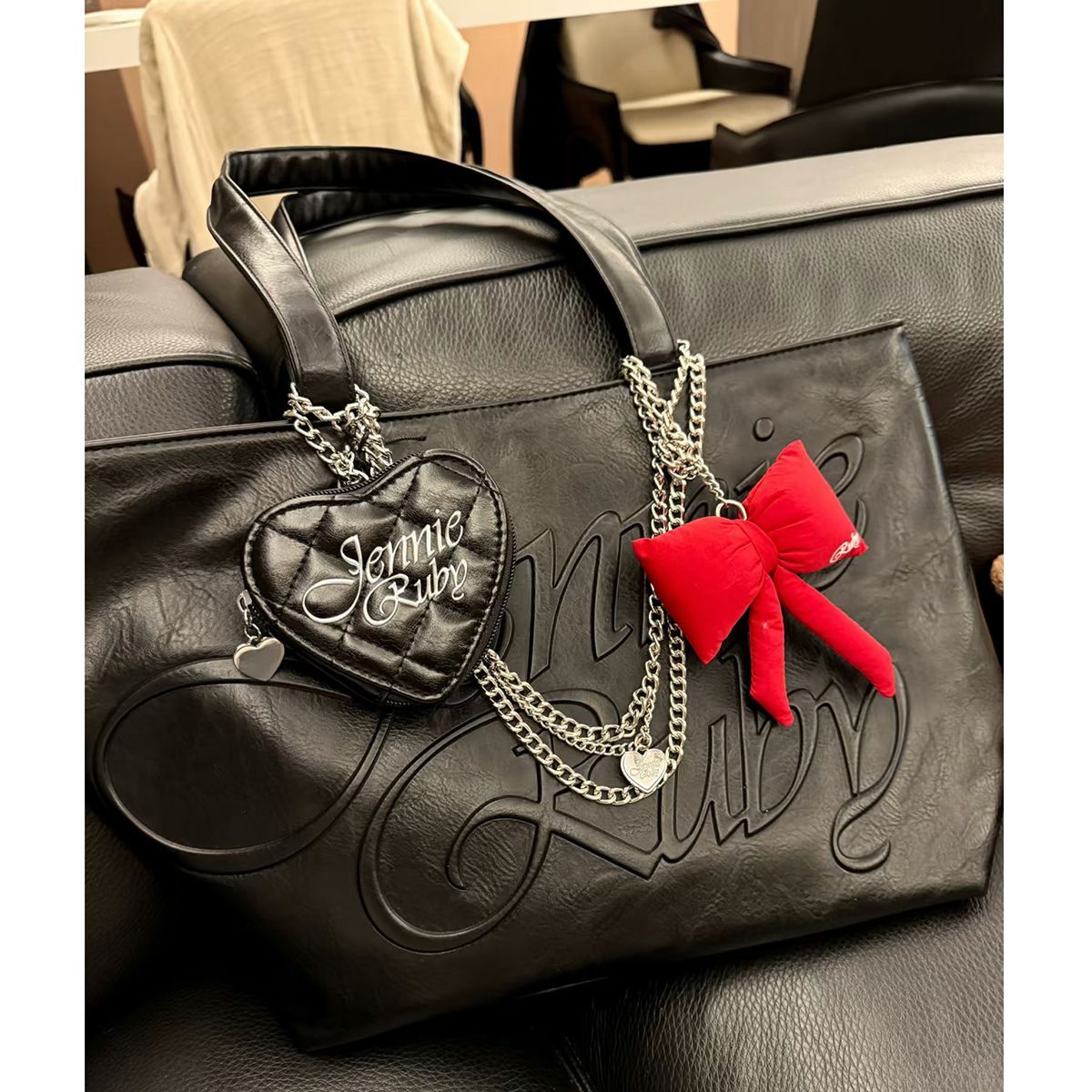 BLACKPINK JENNIE TASCHE