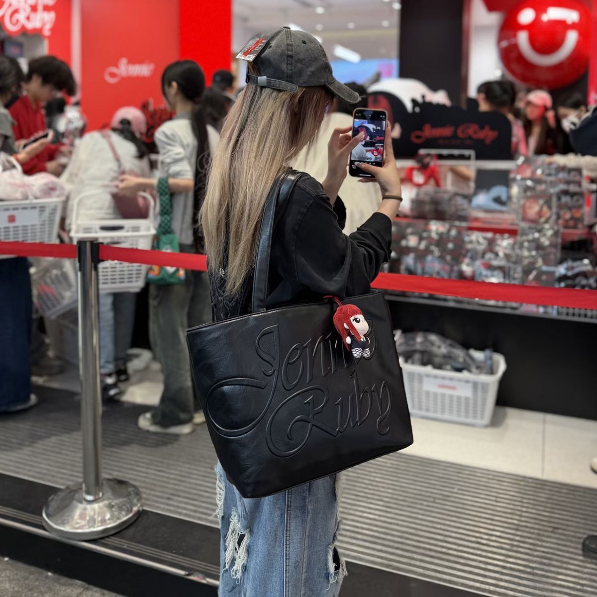 BLACKPINK JENNIE TASCHE