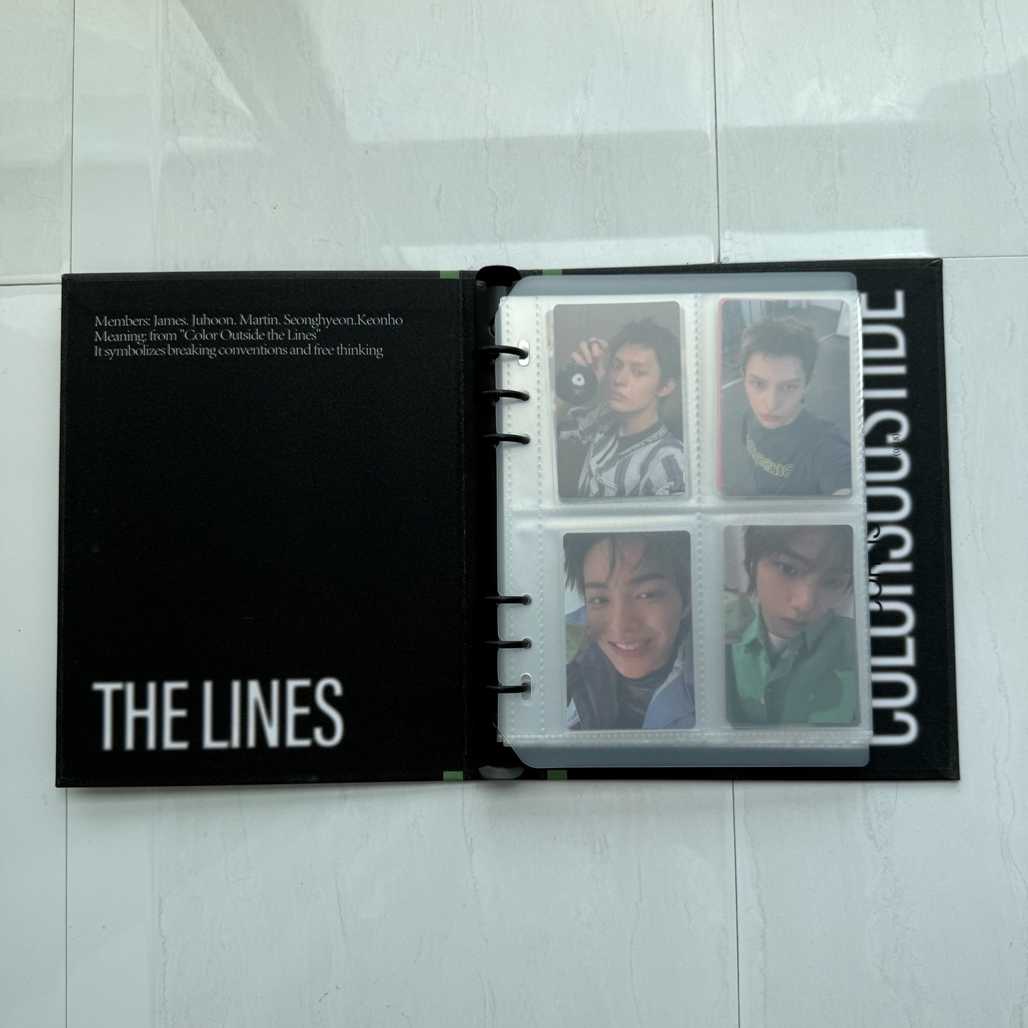 CORTIS BINDER + 20 PLASTIC SHEETS