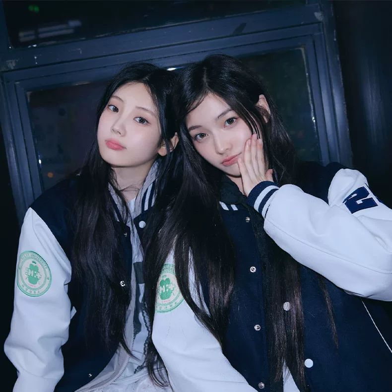 ILLIT COLLEGE JACKET