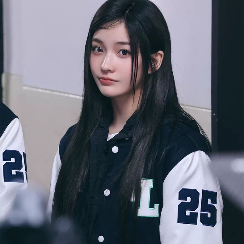 ILLIT COLLEGE JACKET