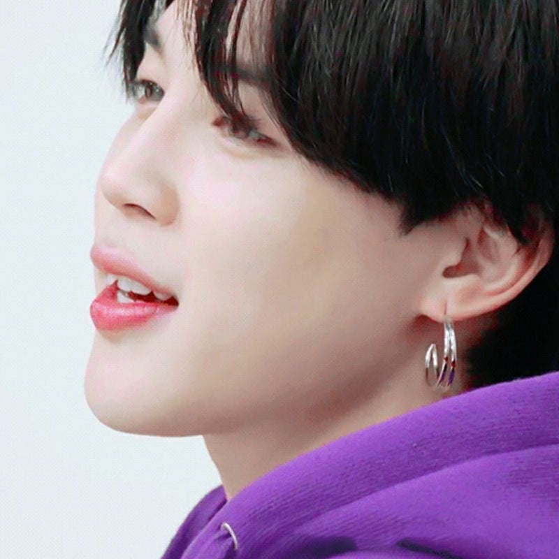 JIMIN RED CARVING EARRINGS