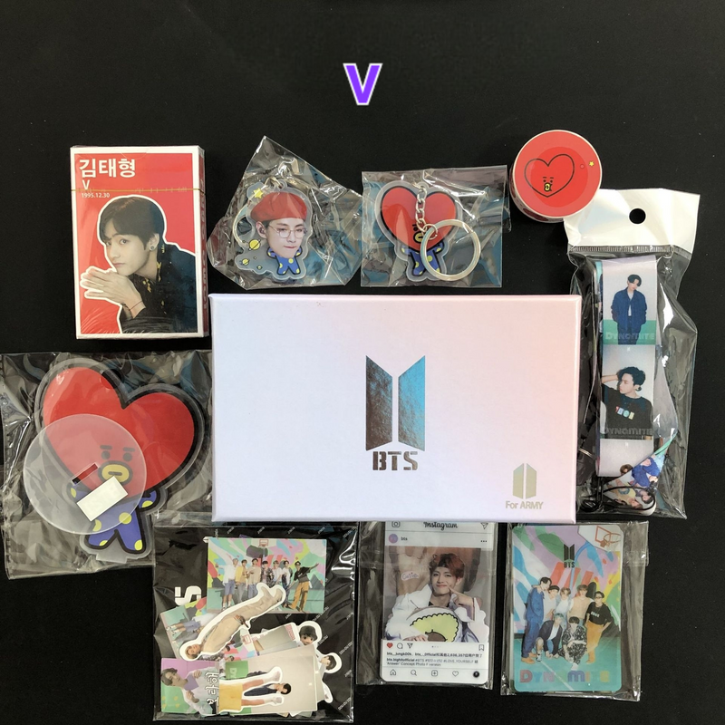 BTS KITS 117 PCS ALL MEMBERS (GIFT BOX WITH/ VARIOUS ITEMS!✨)