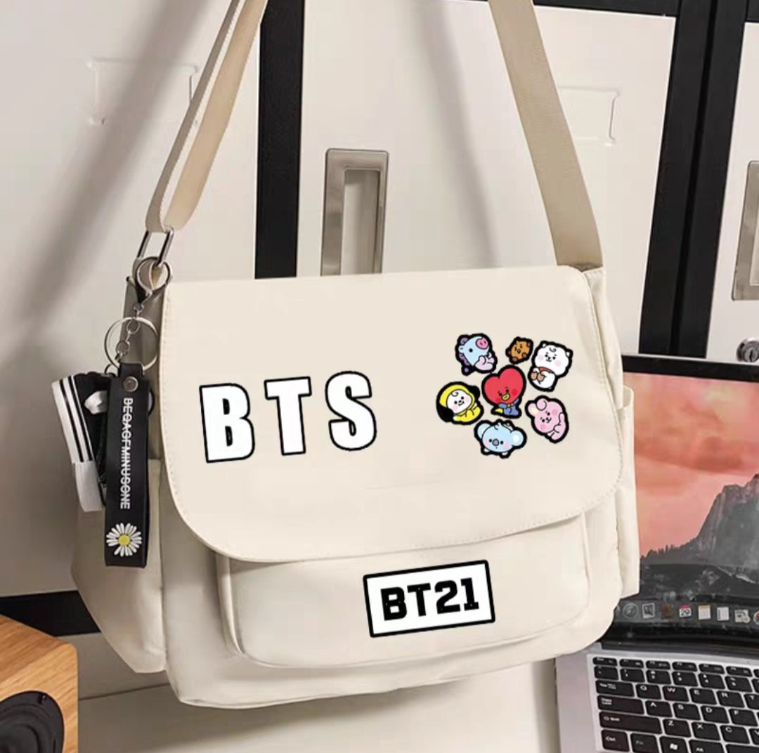 BTS BT21 BAG VARIOUS MODELS (black and white)