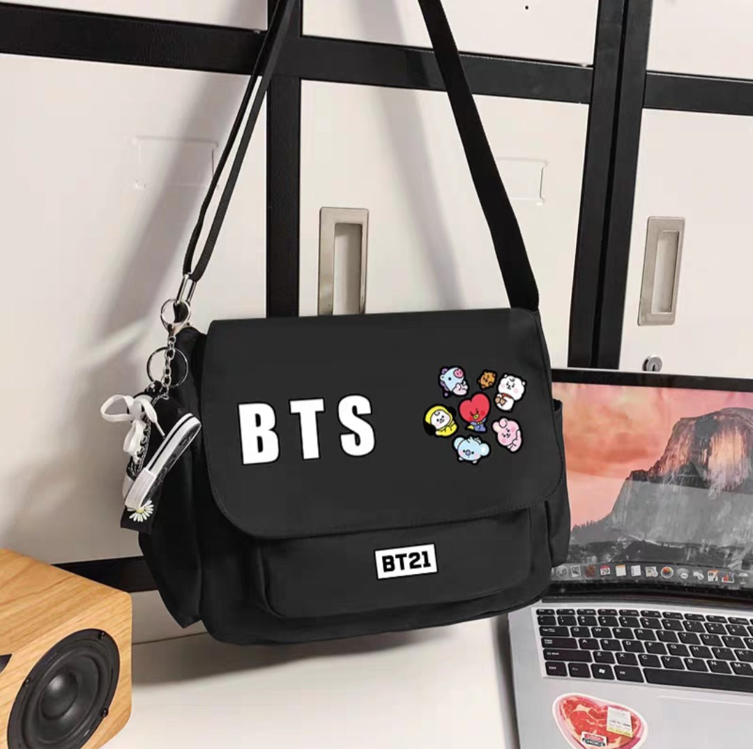 BTS BT21 BAG VARIOUS MODELS (black and white)