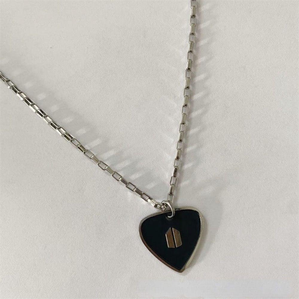 COLLARES DE ACERO INOXIDABLE CON PUÑOS DE GUITARRA SUGA BTS