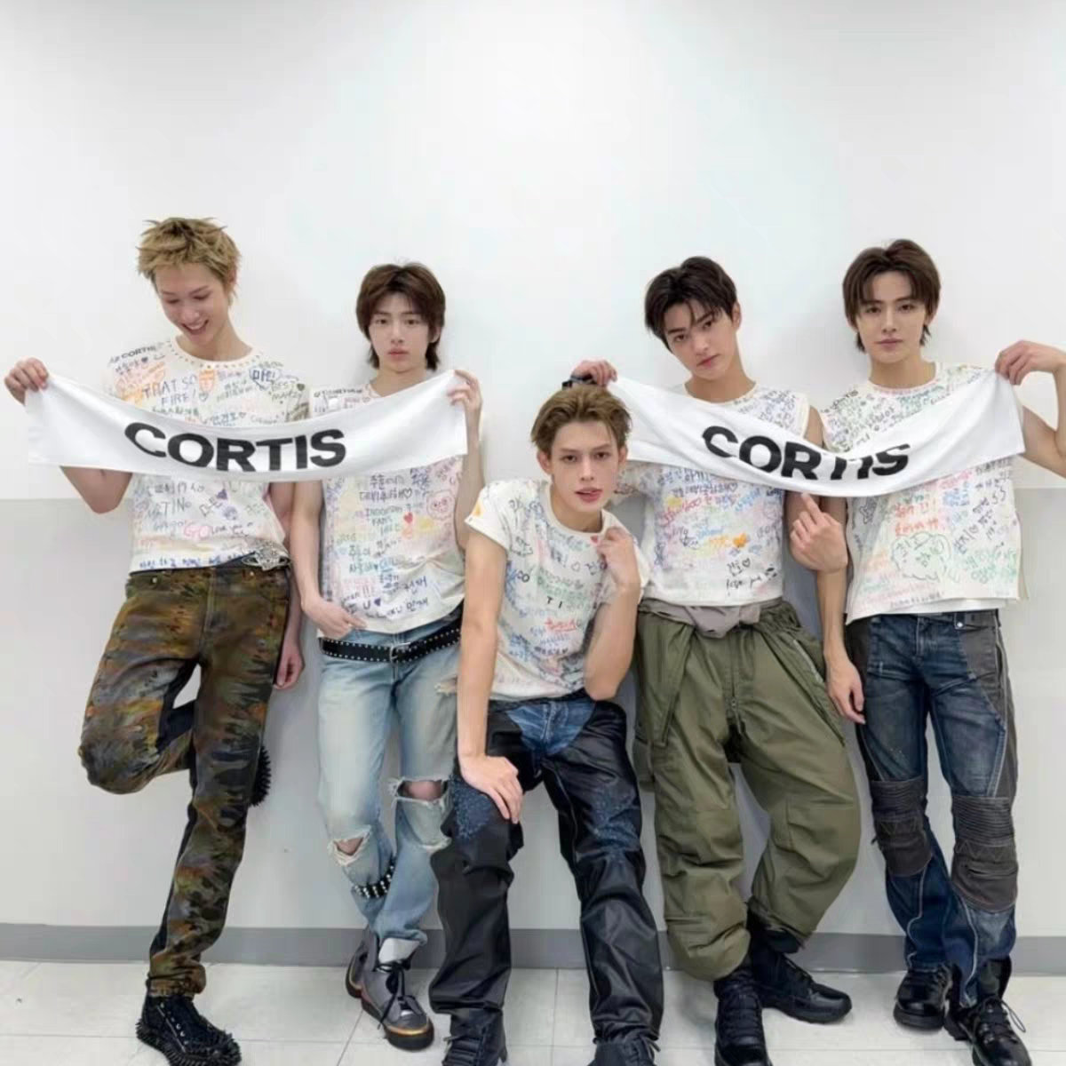CORTIS コルティス ショーケース タオル 公式品 ステッカー 未開封