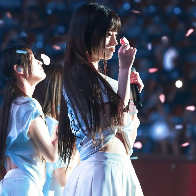ILLIT glitterday in japan 日本　ペンミ　Tシャツ　M Behind Cut 🎀] ILLIT (아일릿) 2025 GLITTER DAY IN JAPAN Photos