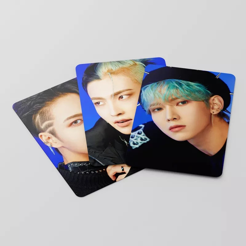 KIT WITH 55 PHOTOCARDS ATEEZ WORLD EP.  1 MOVEMENT