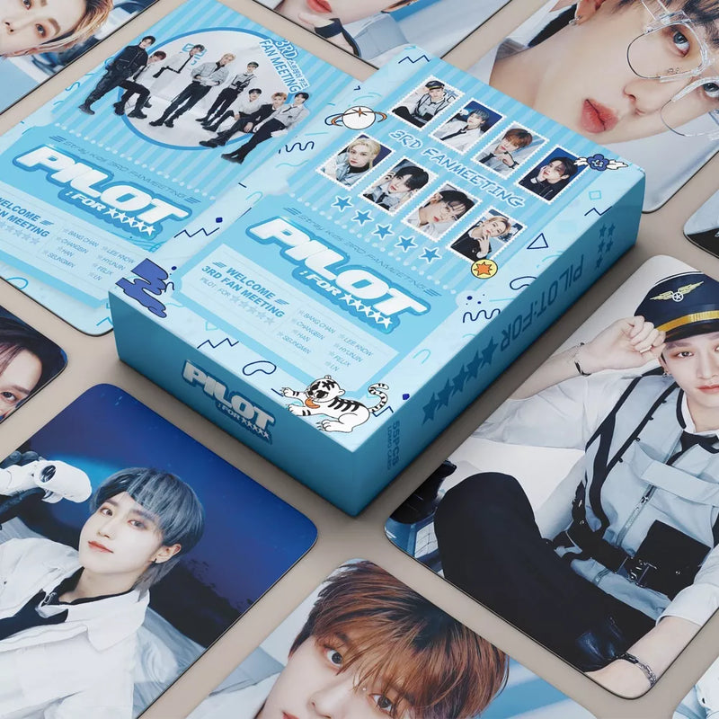 CAJA CON 55 FOTOTARJETAS PILOTO DE STRAY KIDS