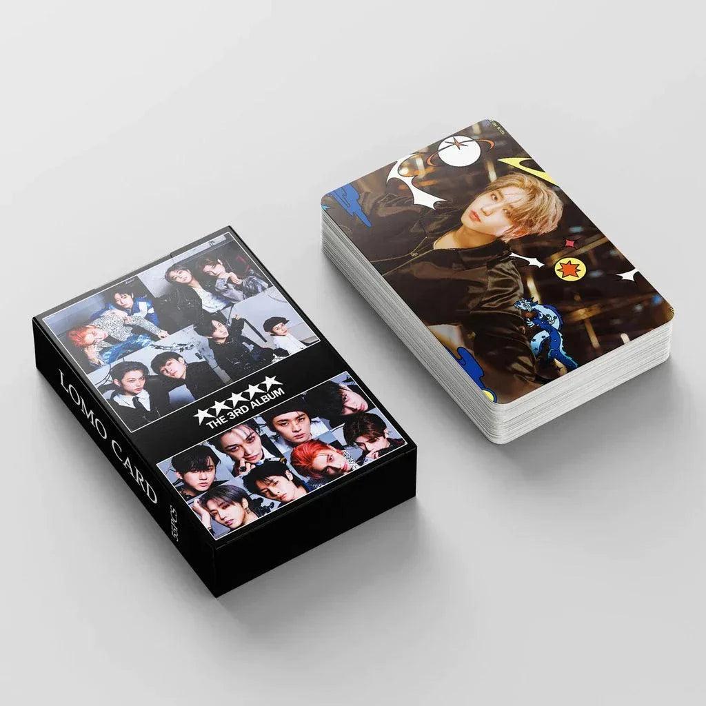 CAJA CON 55 TARJETAS FOTOGRÁFICAS STRAY KIDS 5 ESTRELLAS